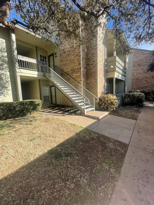 Building Photo - 5102 80th St Unit APT 106