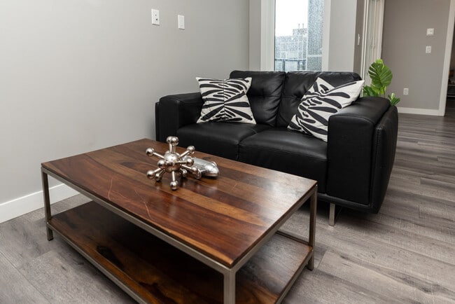 Photo - 11303-11105 105 Ave NW Unit ID1310523P