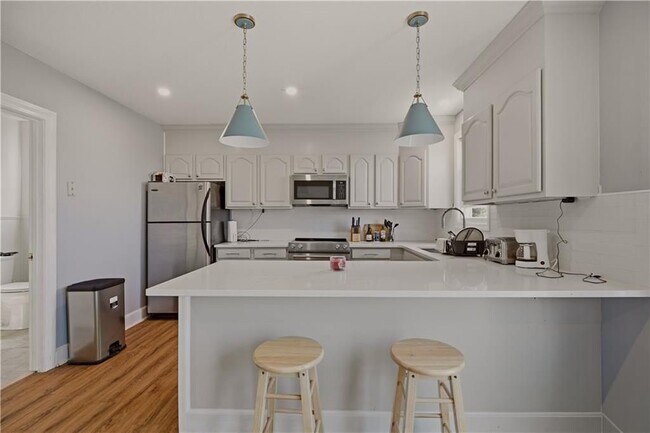 Photo - 223 Oliphant Ln