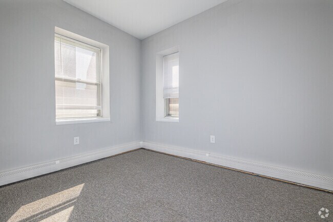 2BR, 1BA - 950SF