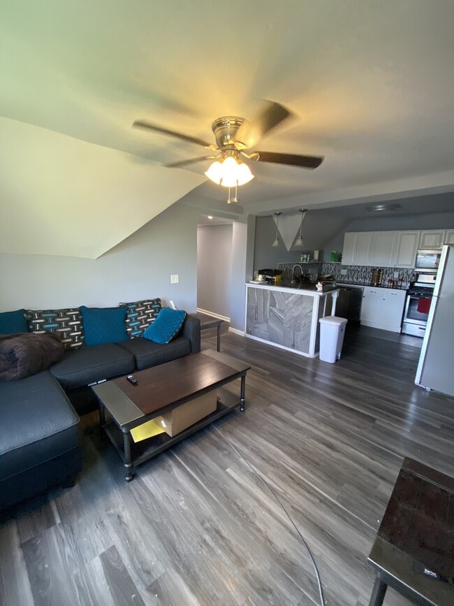 Photo - 104 Ashworth Pl Unit 3