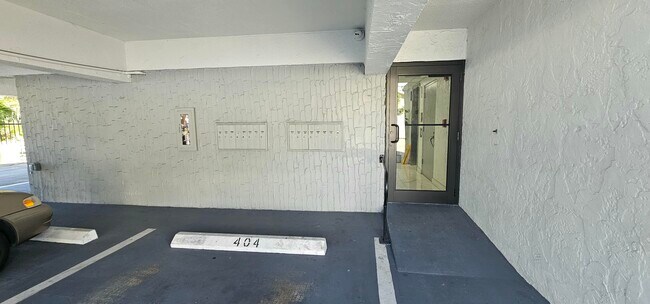 Photo - 2500 SW 6th St Unidad 402