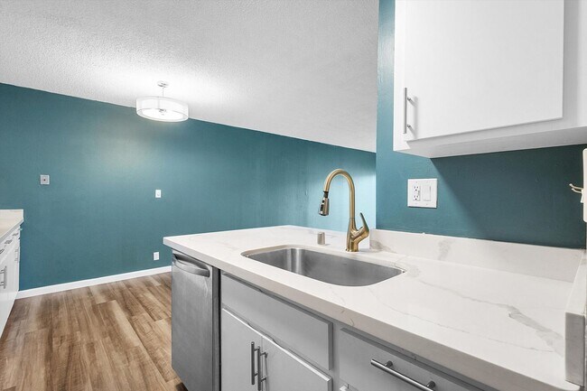 Photo - 960 Shorepoint Ct Unit 205