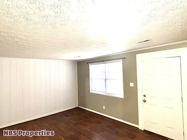 Photo - 2212 Harvey St