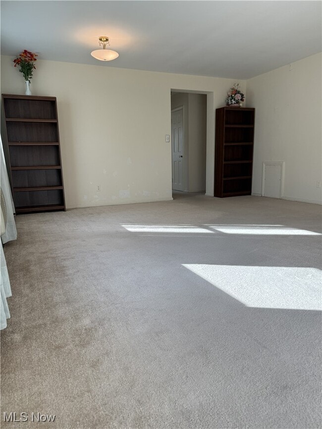 Building Photo - 13781 Cedar Rd Unit 201