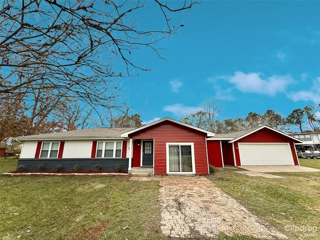 Building Photo - 8 Piney Way