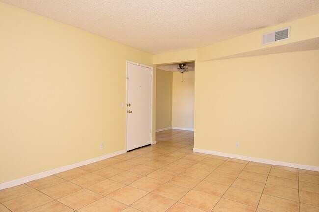 Lovely 2nd Floor, 1 Bed, 1 Bath Condo At Desert Shores!