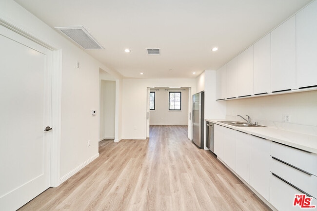 Photo - 951 S Wilton Pl Unidad 204 Rental