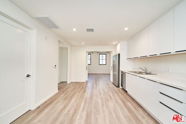 Building Photo - 951 S Wilton Pl Unit 204 Rental