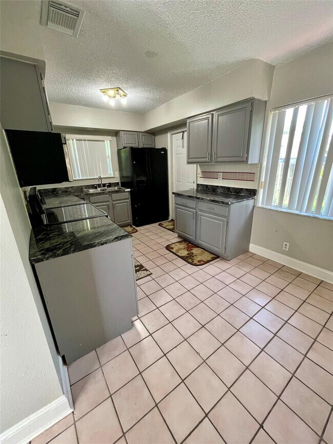 Photo - 2807 Polk St