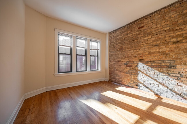 Building Photo - 3523 N Racine Ave Unit 2