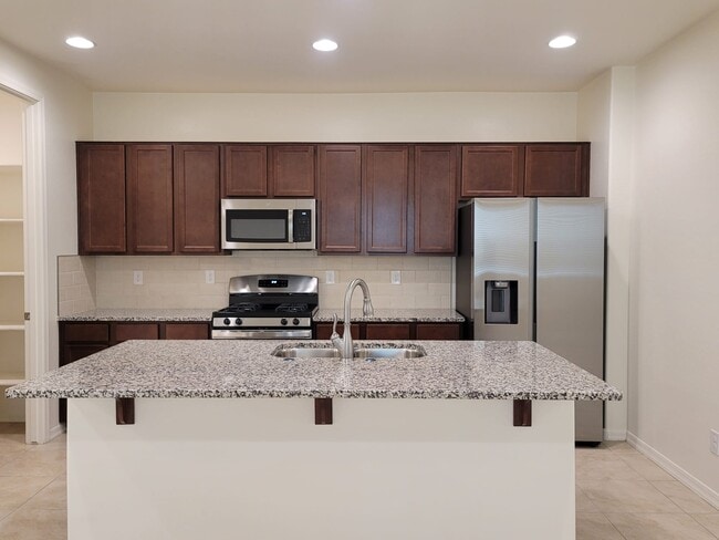 Kitchen - 260 E Hawaii Dr House