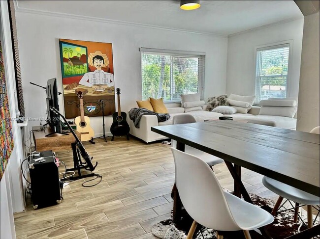 Building Photo - 3523 SW 16th St Rental