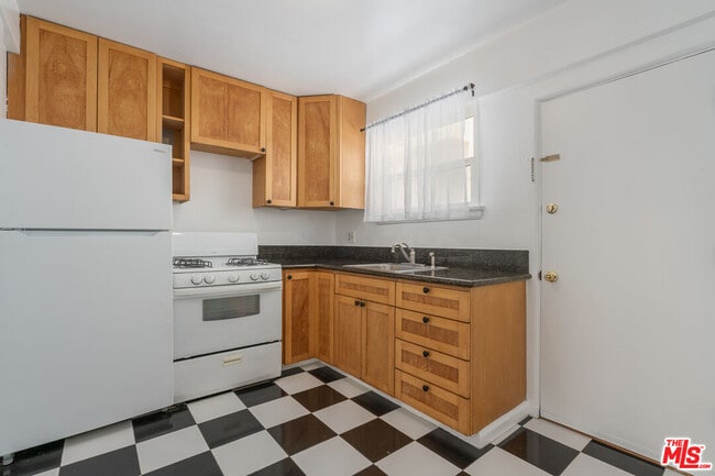 Photo - 917 7th St Unidad D