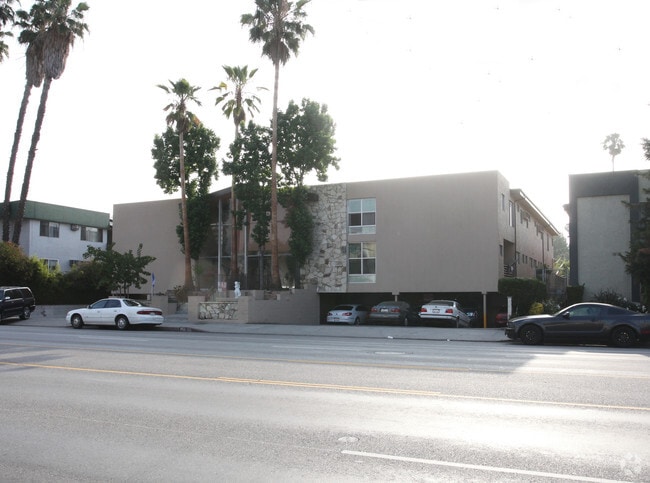 Photo - Woodman Apartments