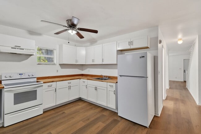 Building Photo - 635 6th St Unit 635