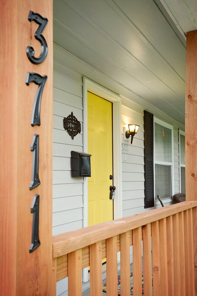 Photo - FURNISHED / ALL UTILITIES INCLUDED MONTHLY RENTAL RANCH HOME