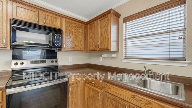 Photo - 2432 Medina Dr