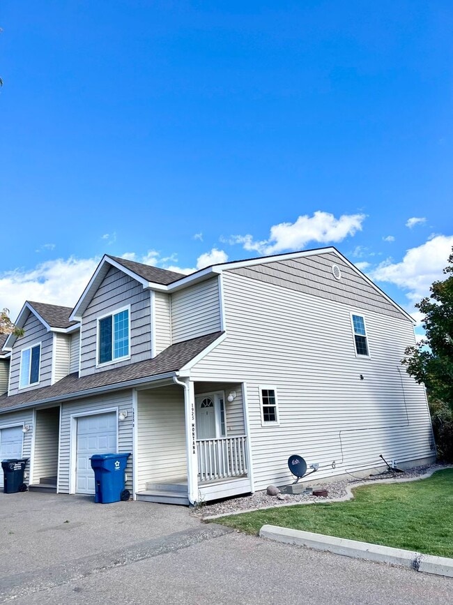 Photo - Townhome with 3 bedrooms and garage!