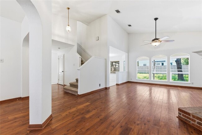 Photo - 5043 Cleves St
