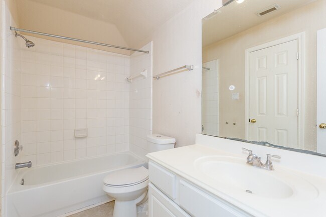 Building Photo - 5906 Saber River