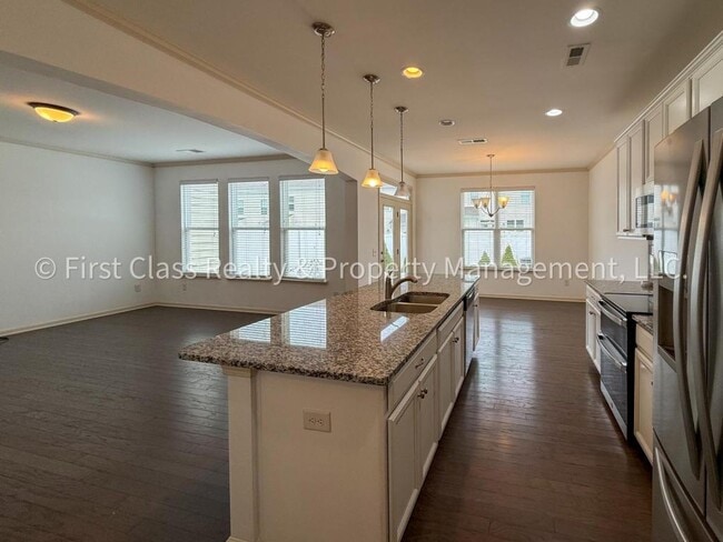 Photo - 565 Park View Drive