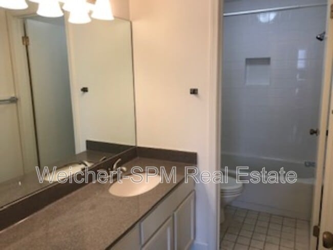 109 N Main St