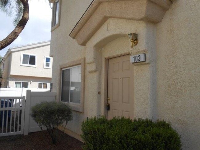Photo - Large Spacious 3 Bedroom Townhome with Com...