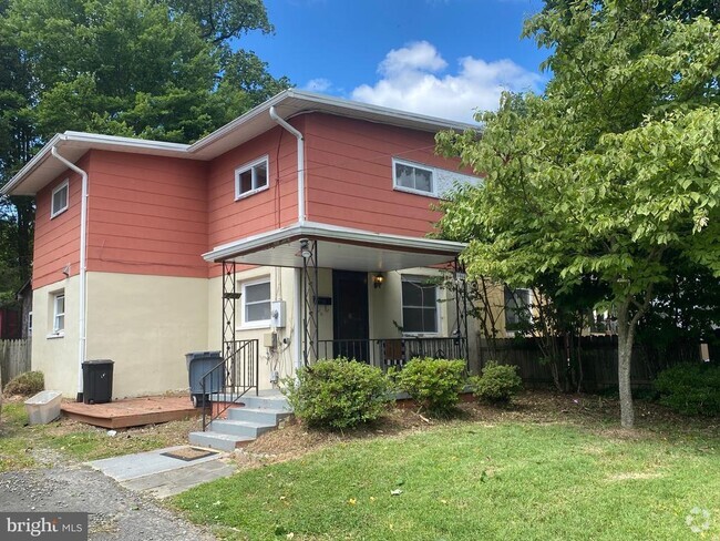 Building Photo - 10647 Maple St Rental