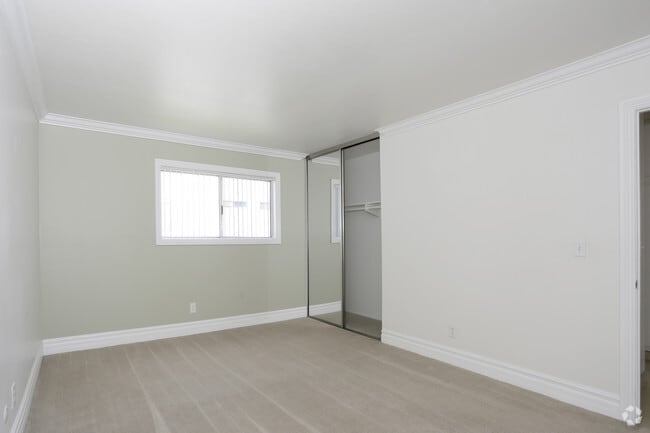 1BR, 1BA -725 SF