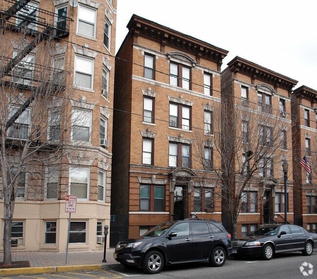 Building Photo - 308 60th St Unit b1 Rental