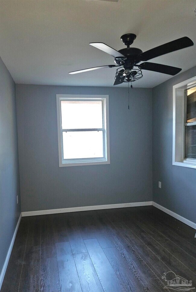 Photo - 3418 Luke St