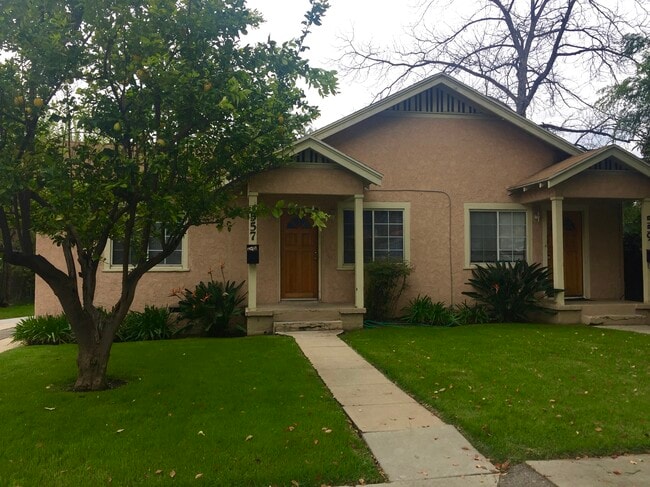 front of property - 559 Lincoln Ave Unidad 559