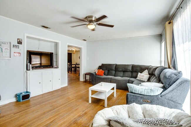 Photo - Short term leasing option through the end ...