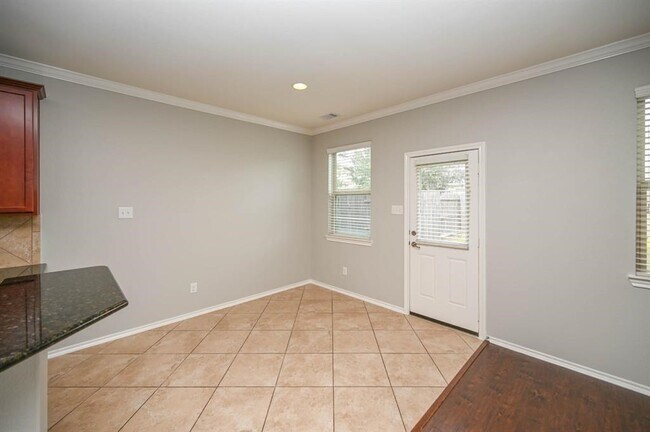 Photo - 6431 Calgary Woods Ln