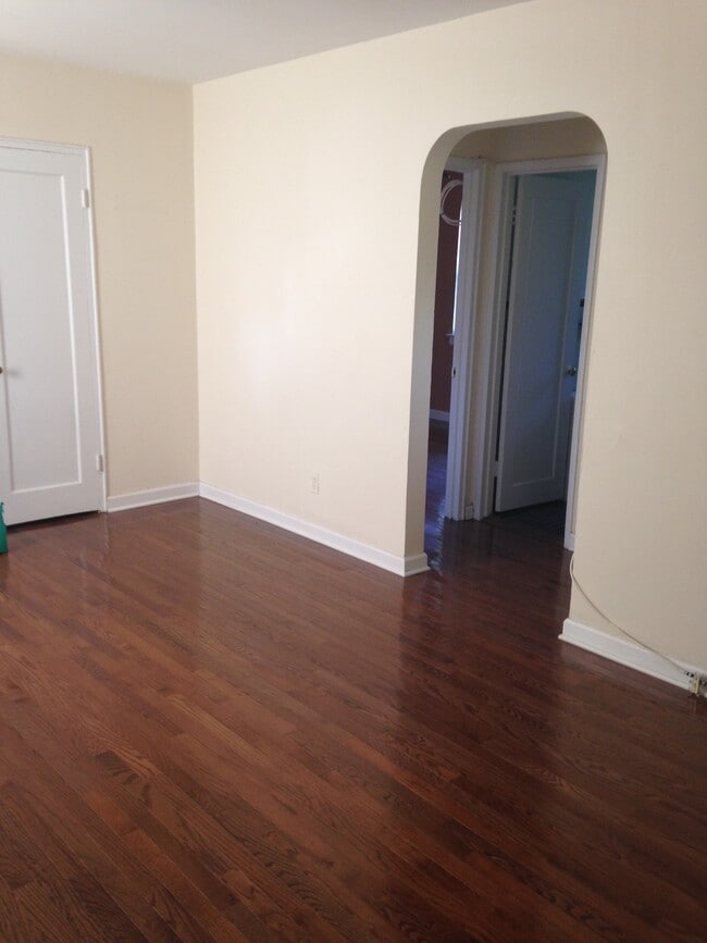 Photo - 260-51 73rd Ave Unit 1st floor Glen Oaks