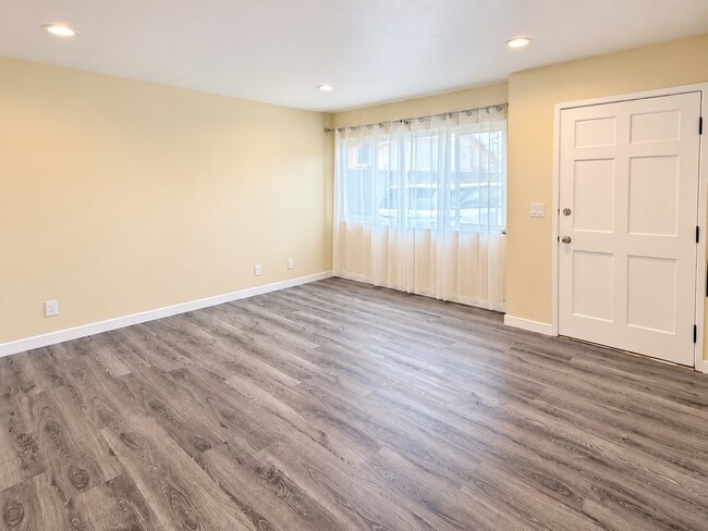 3813 1/2 W 111th Pl