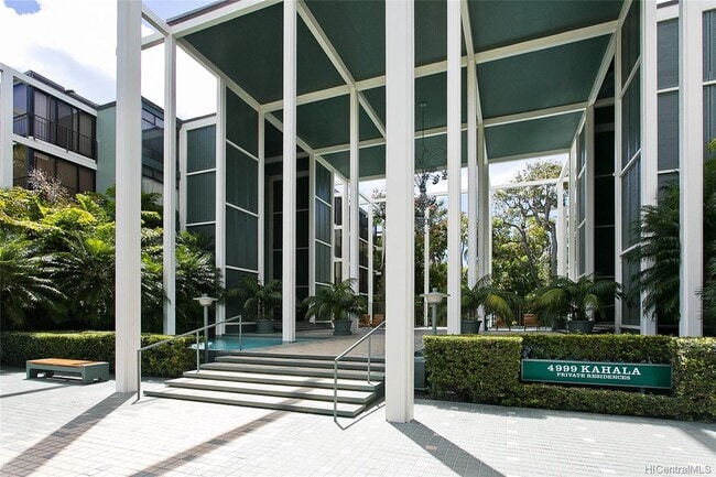 Photo - 4999 Kahala Ave