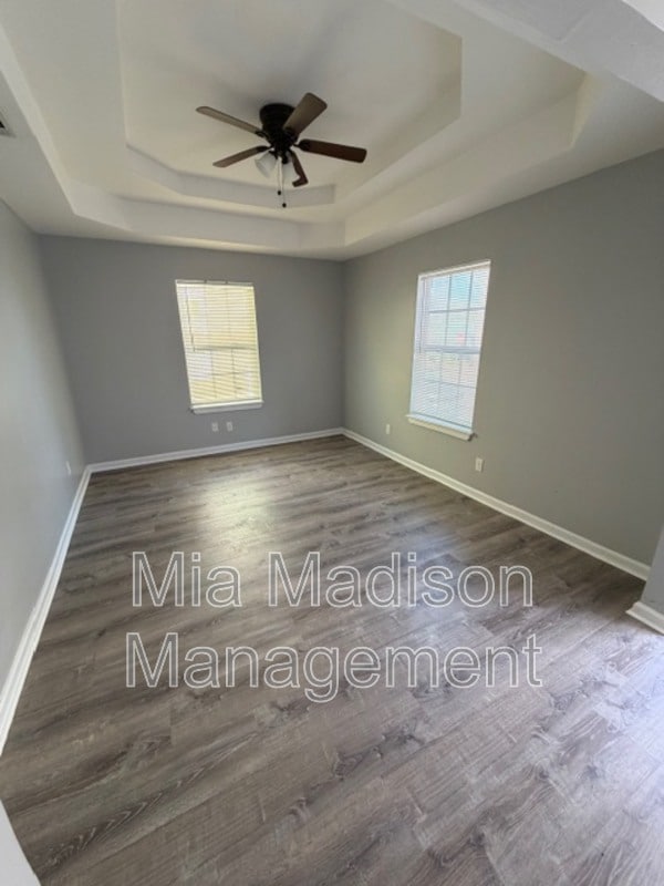 Photo - 319 W 31st St