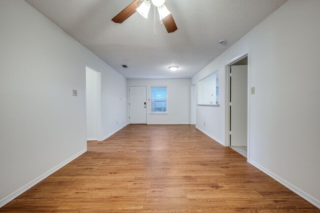 Photo - 325 Casie Ct