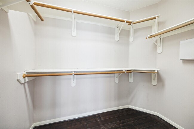 Building Photo - 8830 Fairbloom Ln