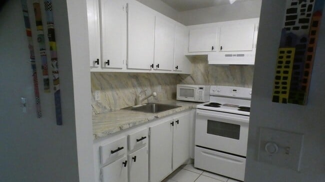 Photo - 138 Westbury G Unit 138 Westbury G