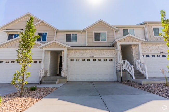 Building Photo - 2722 Blue Dawn Ln Unit Upper Residence Rental