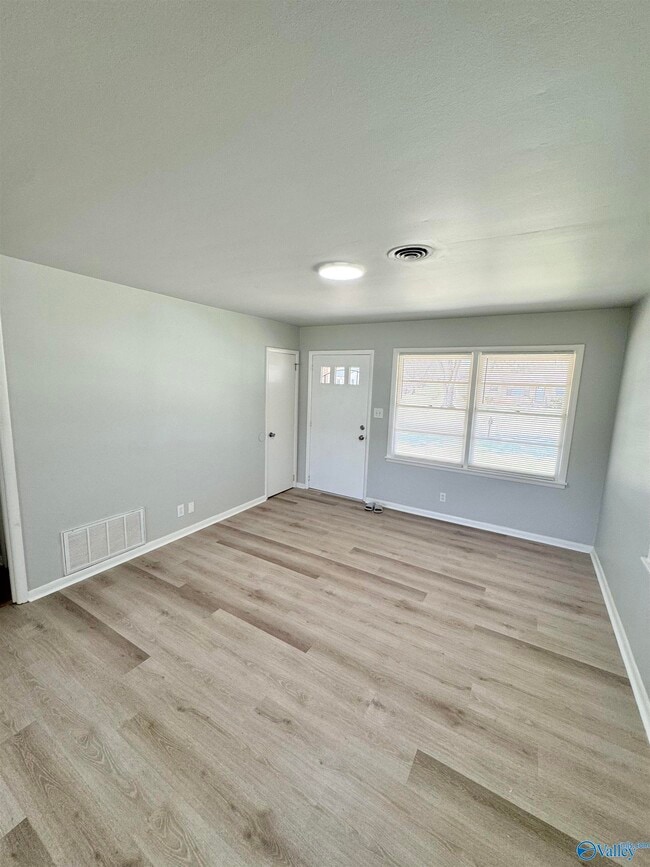 Photo - 2208 Glen Iris Cir NW