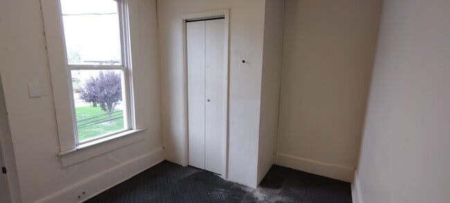 Photo - 139 St Clair Ave SE