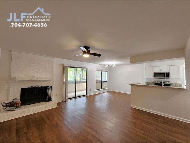 Building Photo - Great 2 bed/2 bath Condo in Convenient Charlotte Area!