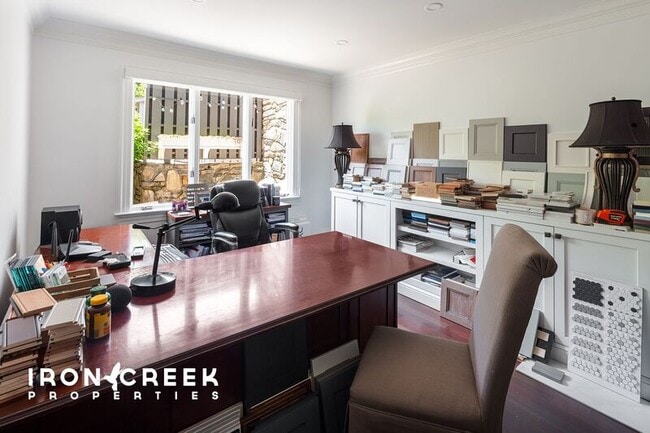 Photo - 515 Crowfields Ln