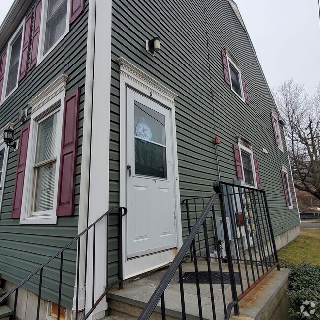 Building Photo - 2-Bedroom at 72 Chesnut St., Norwalk, CT Rental