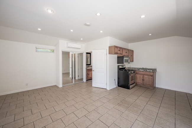 Photo - 6633 Radford Ave