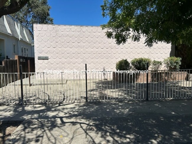Photo - This Updated 2 Bedroom Duplex Is Ready to ...